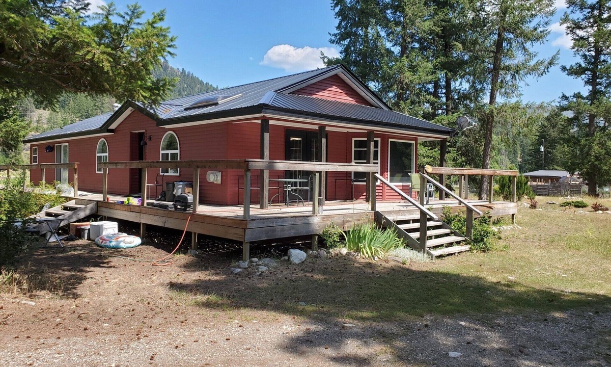 Kootenay Boundary House | Old Cowboy Ranch Guesthouse - CALL FOR AVAILABILITY