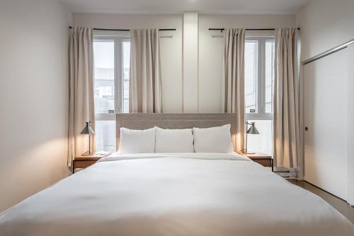 International District Apartment | Old Montreal Penthouse With Huge Terrace II