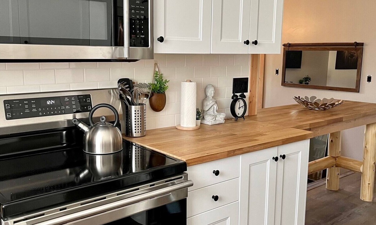 Victoria Beach Cottage | Old Oak | Hot Tub | 4-Season Family Retreat