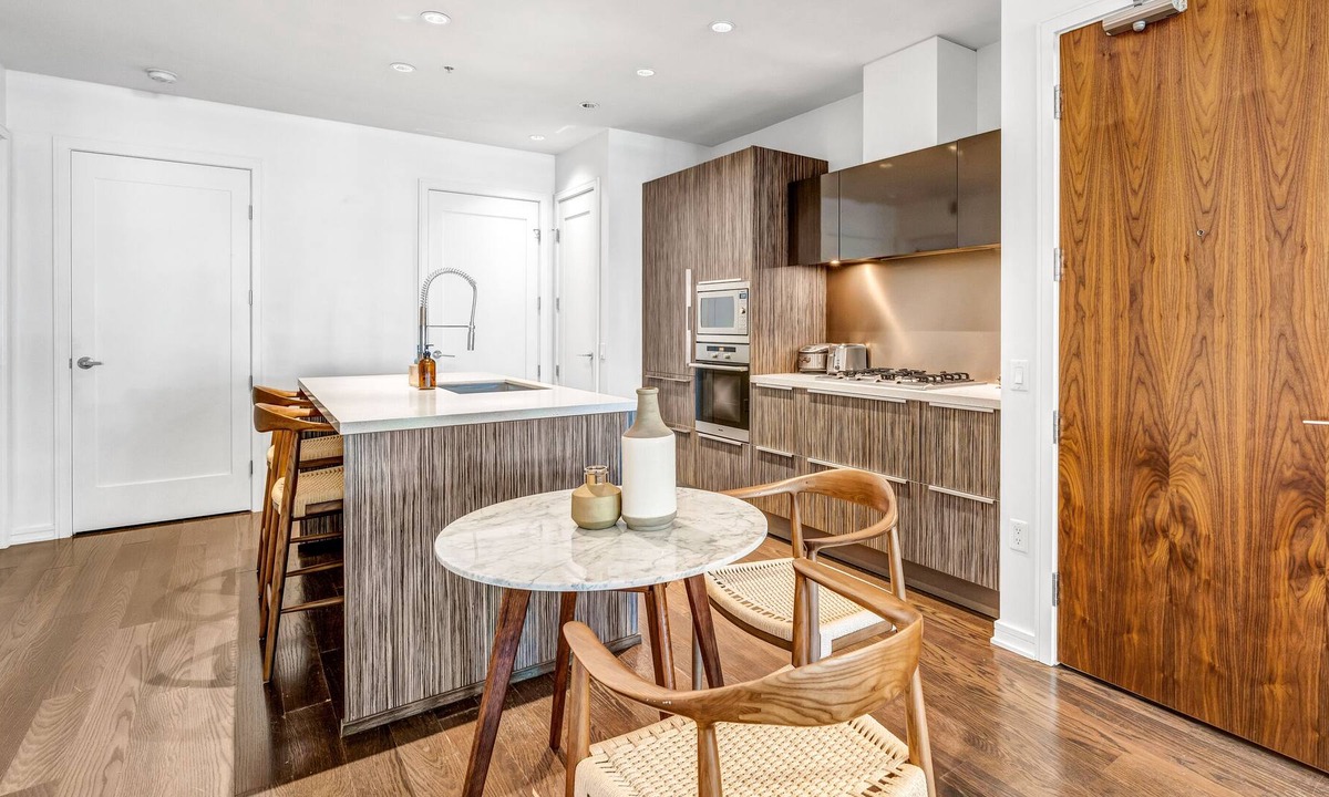 Southeast False Creek Apartment | Olympic Village at its finest