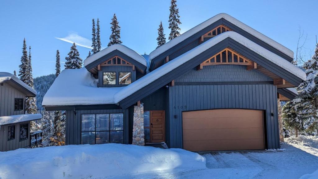 Sundance Estates House | On the Run Chalet by Bear Country