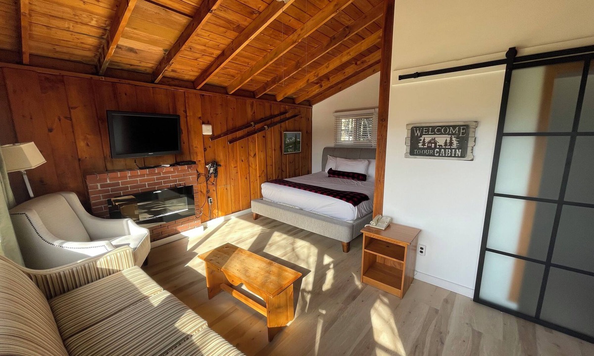 Liscomb Ski Chalet | Open-Concept Queen Chalet