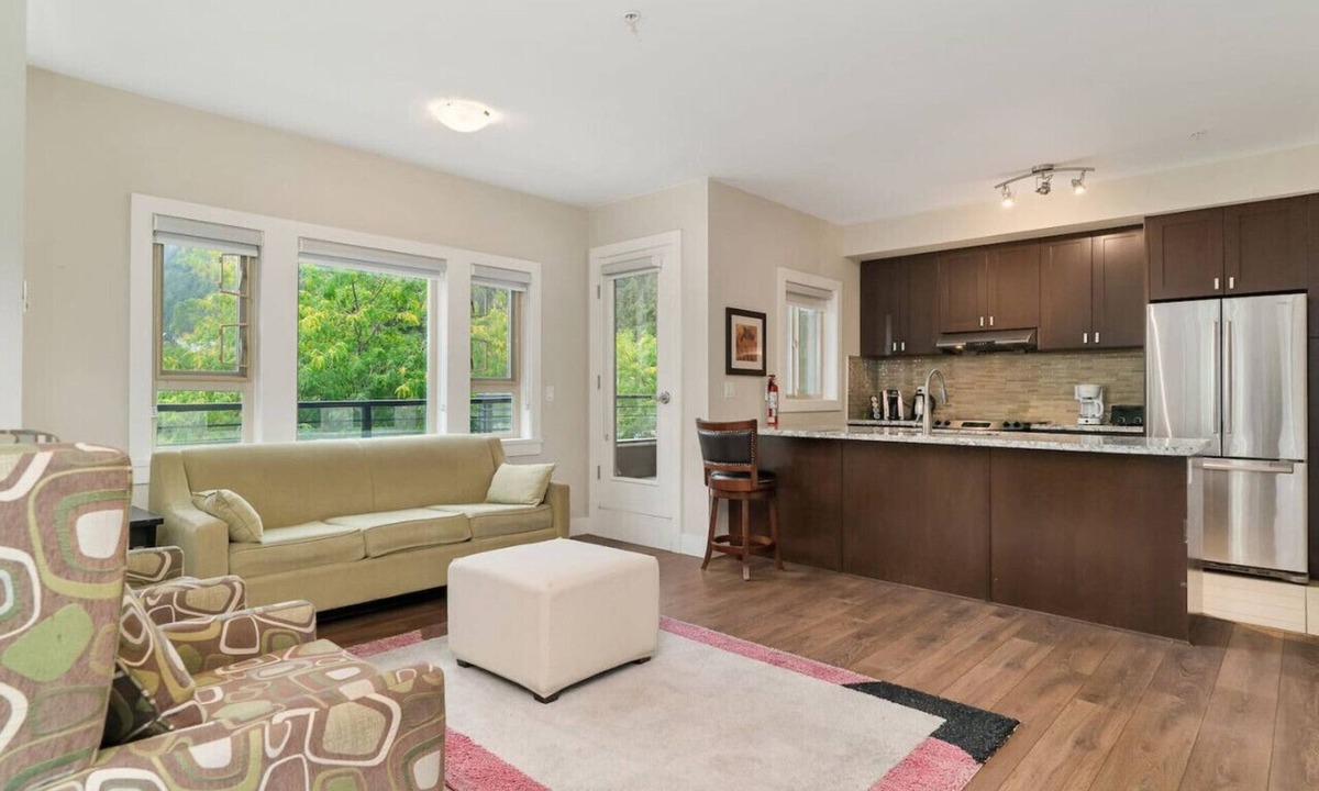 Harrison Hot Springs Apartment | Opulent Oasis: Exquisite 2-Bedroom Retreat