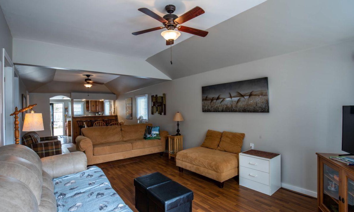 Sauble Beach Cottage | Orchid Bliss- Cute & cozy cottage by the beach