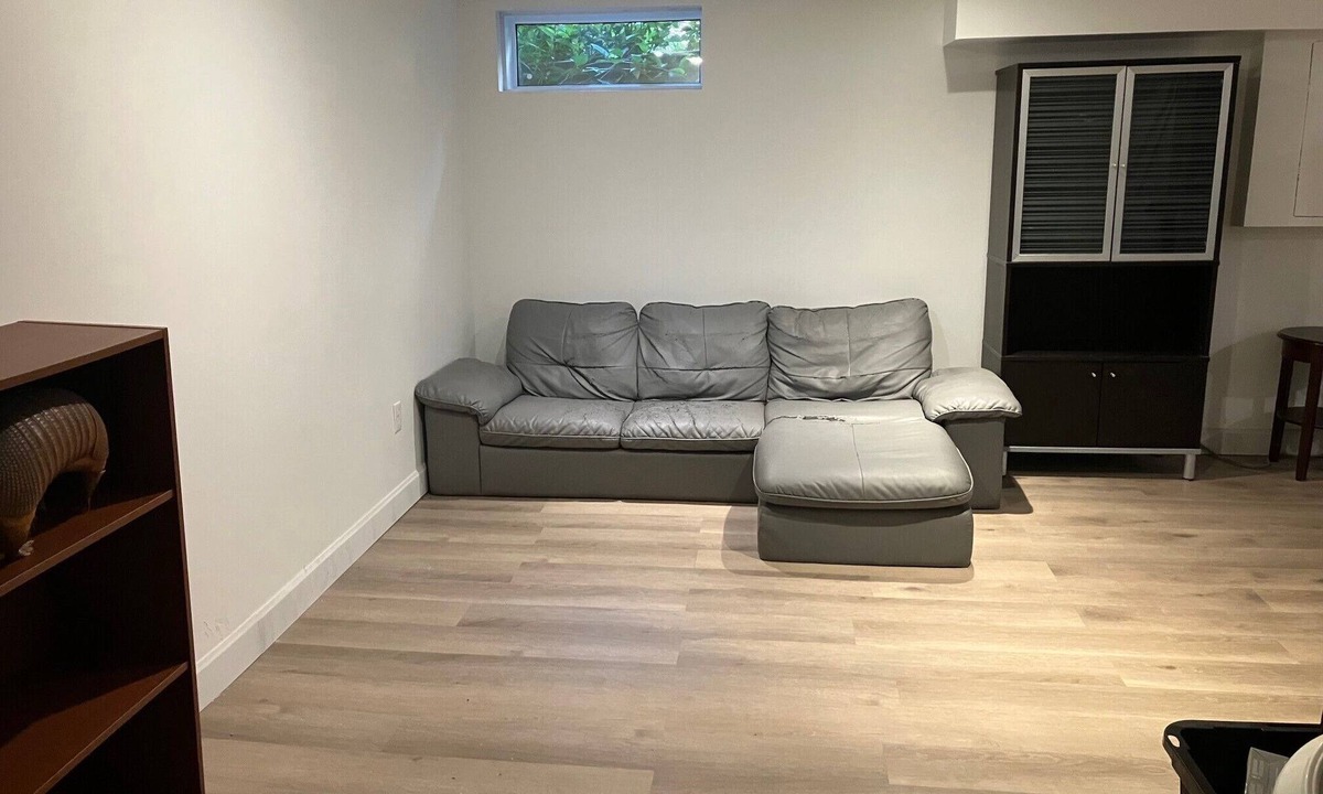 Alta Vista House | Ottawa apt beside park & close to Bank St. Great for couples with kids/pets