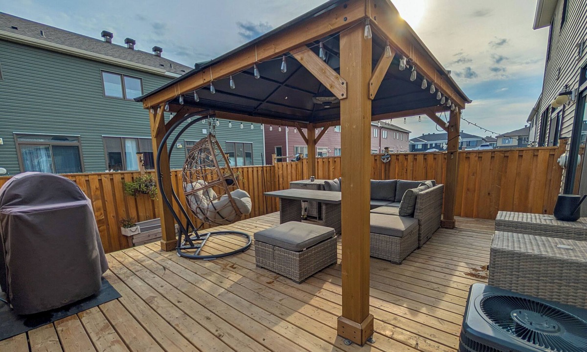 Ottawa Division House | OTTAWA/KANATA, next door to Canadian Tire Centre Arena & TANGER & 417 & COSTCO