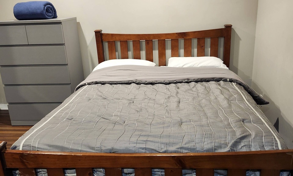 Cobourg House | Pacho place- Self contained basement apartment. Close to all amenities and 401.