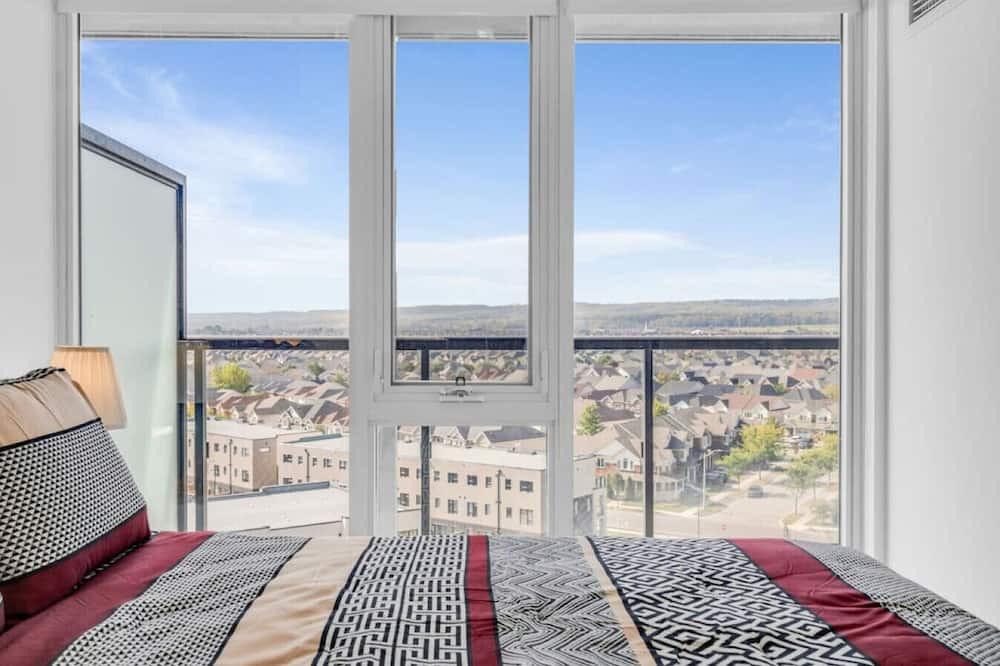 Burlington Condo | Panoramic Bliss & Urban Vista w/ Private Balcony