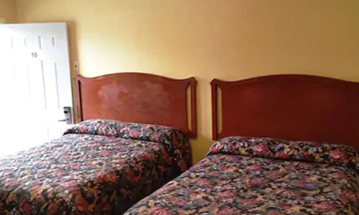 Argyle Hotel | Parkway Motel