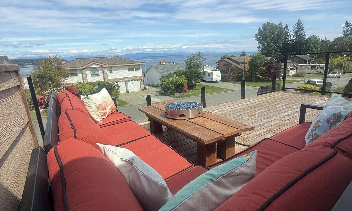 Campbell River House | Passage view 2,0 Close to beaches and shopping, pet friendly and family friendly