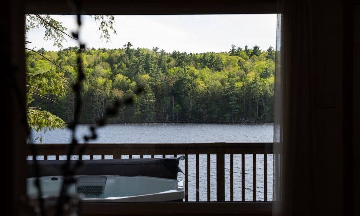 Lunenburg County House | Peaceful Lakeside Cottage ~ Sunsets & Lake Access
