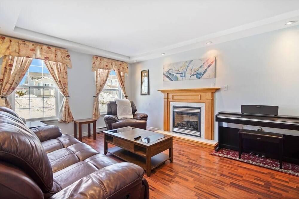 Paradise House | Peaceful Paradise -3 BDRM with beautiful Sunroom