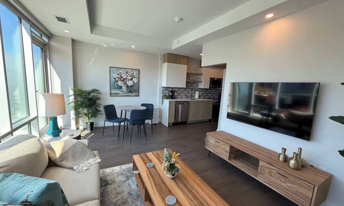 Downtown Halifax Apartment | Penthouse downtown 1 Bedroom with 6 appliances