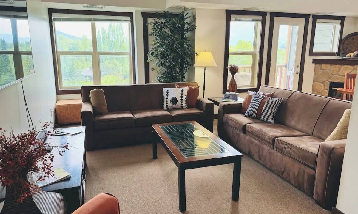 East Kootenay Condo | Penthouse w/Valley Views, Indoor Pool & Hot Tub