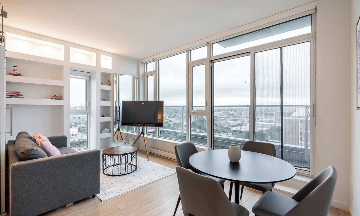 Downtown Eastside Apartment | Penthouse with Stunning Views