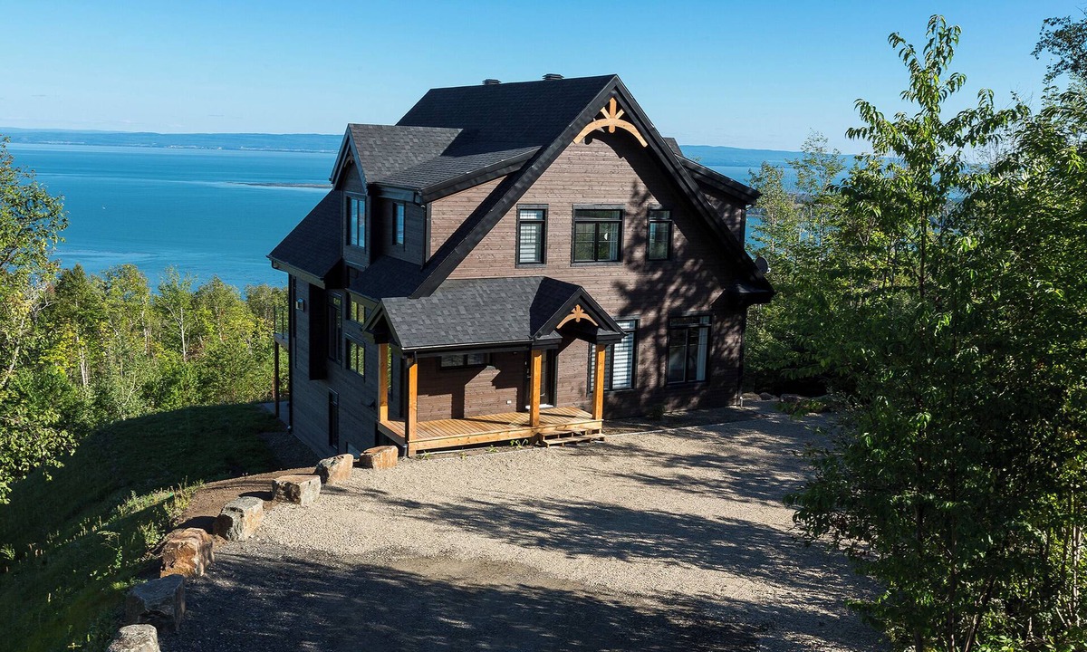 Saint-Joseph-de-la-Rive House | Perched on an incomparable site!