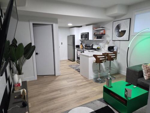 Southwest Edmonton Apartment | Perez Suites
