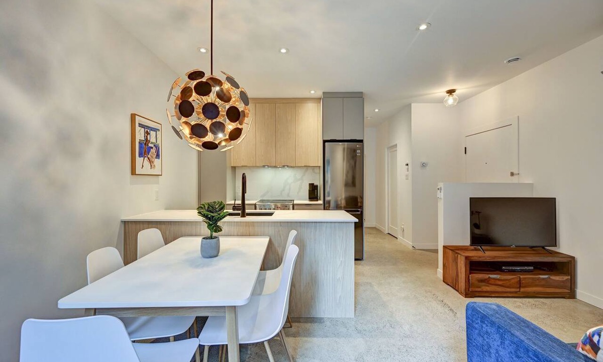 Pointe-Saint-Charles Condo | Perfect 2bdr in the hart of Montreal
