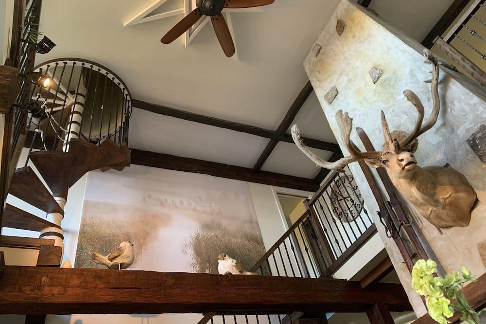 Lac Beauport House | Perfect location!