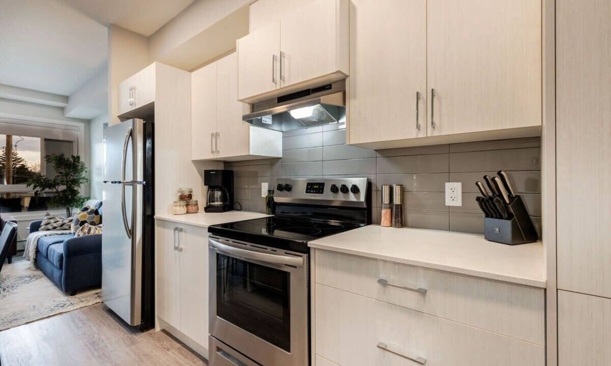Southwest Calgary Apartment | Pet Friendly Apartment w/Free Underground Parking