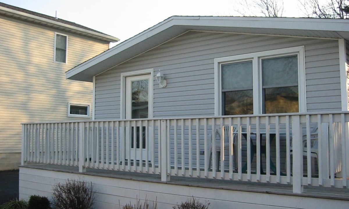 Rehoboth Beach House | Pet friendly cozy cottage. Walk or Bike 1 mile to the beach!