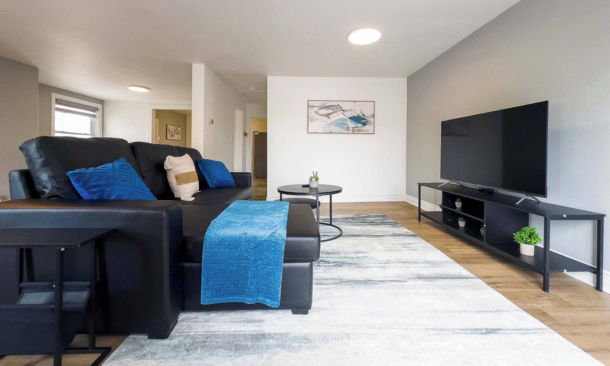Bobcaygeon Apartment | Pet Friendly Home Near Lock 32 & Beach Park