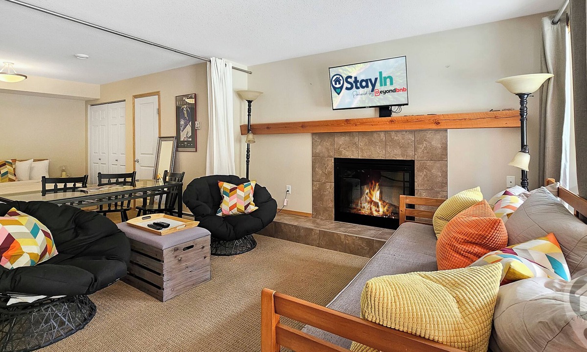 East Kootenay Apartment | Pet-Friendly Studio Near Toby Pool & Gondola