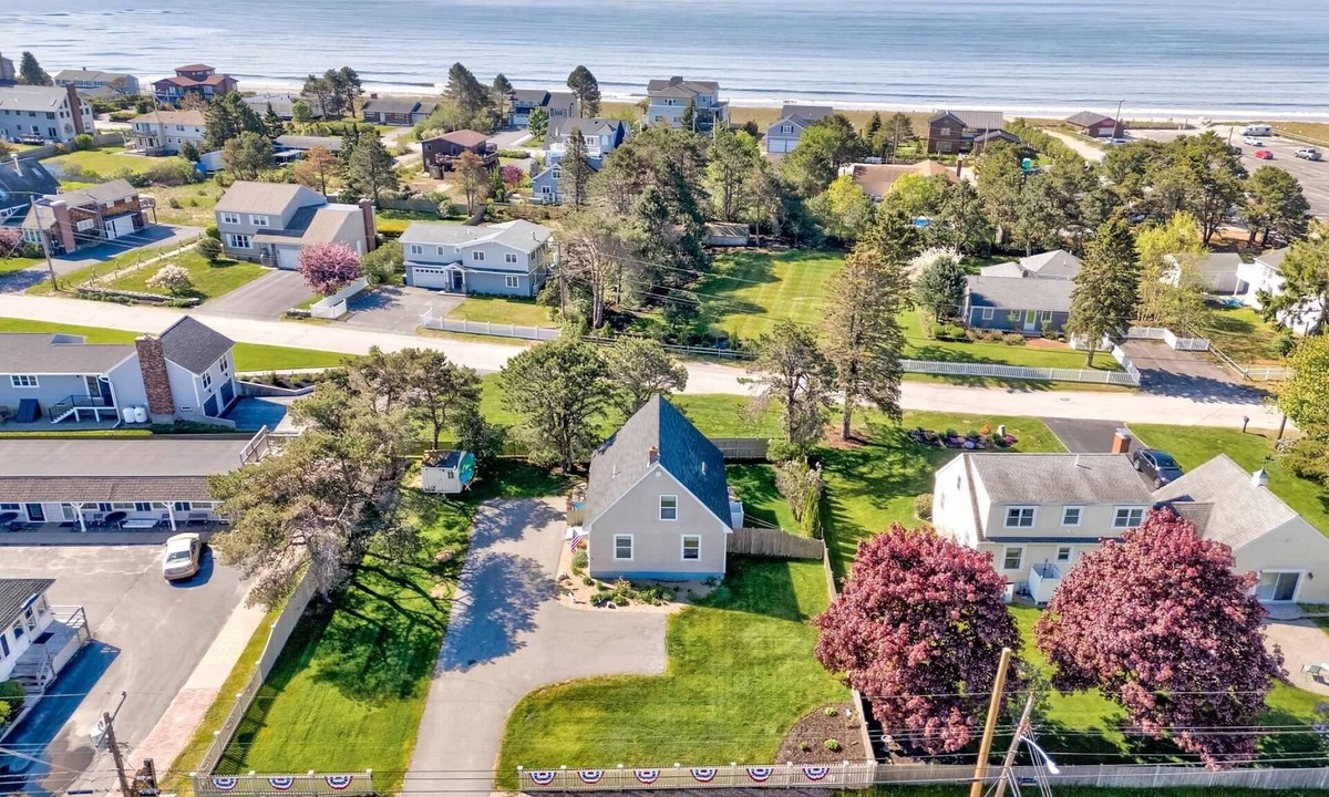 Scarborough House | Pine Point, ME Beach house; Kid, Dog & EV Friendly