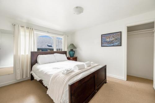 West Point Grey Apartment | Point Grey 4BR Home near UBC Sleeps 10