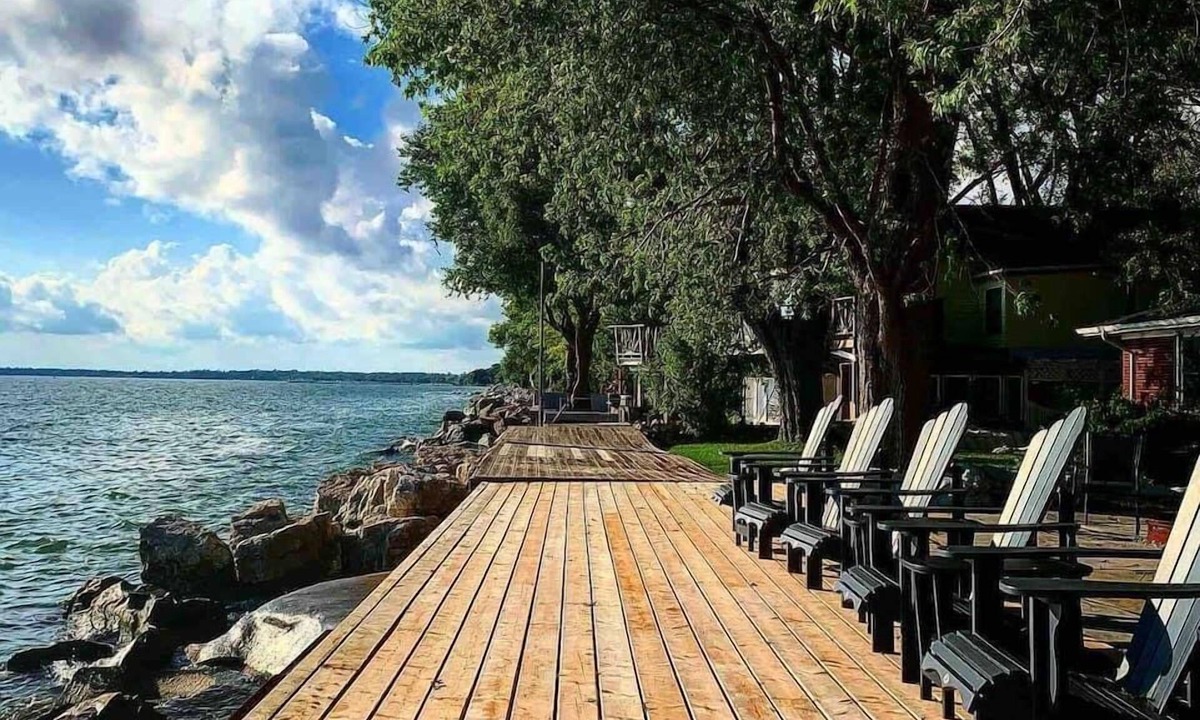 Leamington House | Point Pelee Water Access + Fire Pit | Sleeps 8
