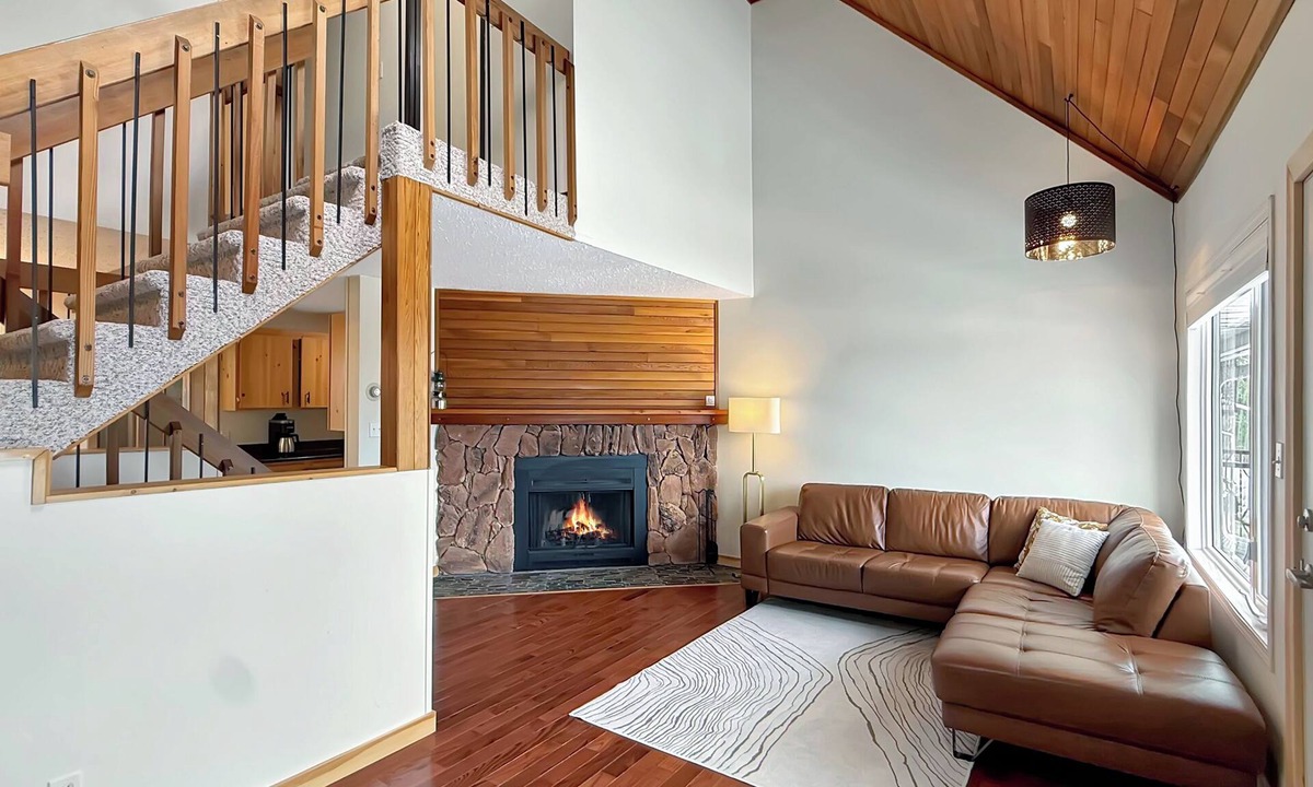 East Kootenay House | Polaris Chalet - 2 Bdrm Mountain Getaway