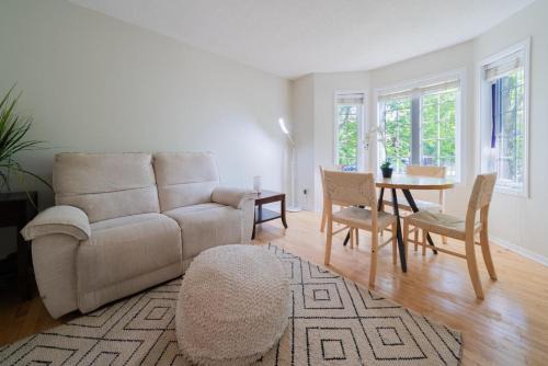 Aylmer House | Pool, BBQ & Foosball Spacious 4BR Home