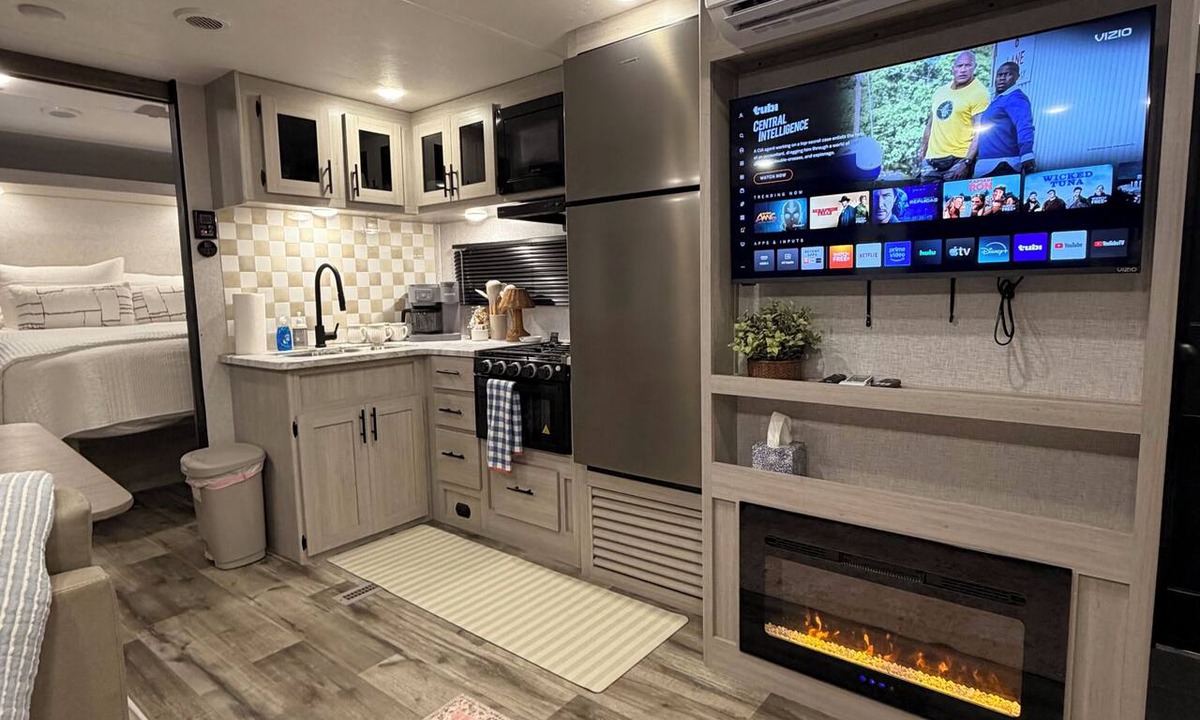 Springtown House | Prairie Moon Charming 1-bedroom recreational vehicle with AC in Springtown