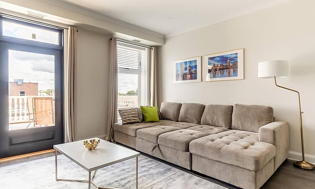 Smiths Falls Apartment | Presidential Suite