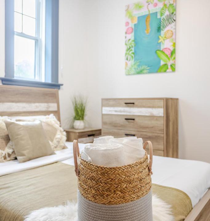 Shaughnessy Village Apartment | Prime Location Charming 4BR in Downtown MTL