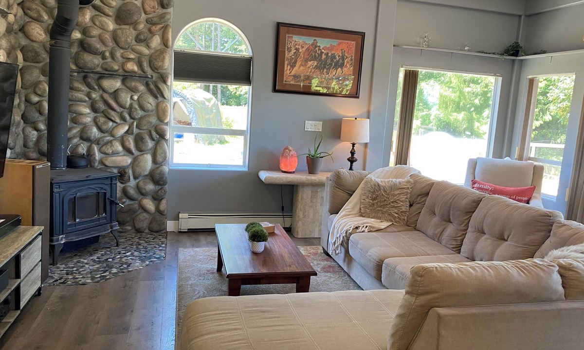 Regional District of Nanaimo House | Privacy on the Rivers edge
