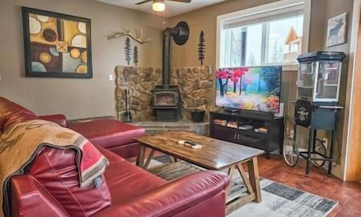 Radium Hot Springs Apartment | Private 2 Bedroom Radium Condo/Great Location