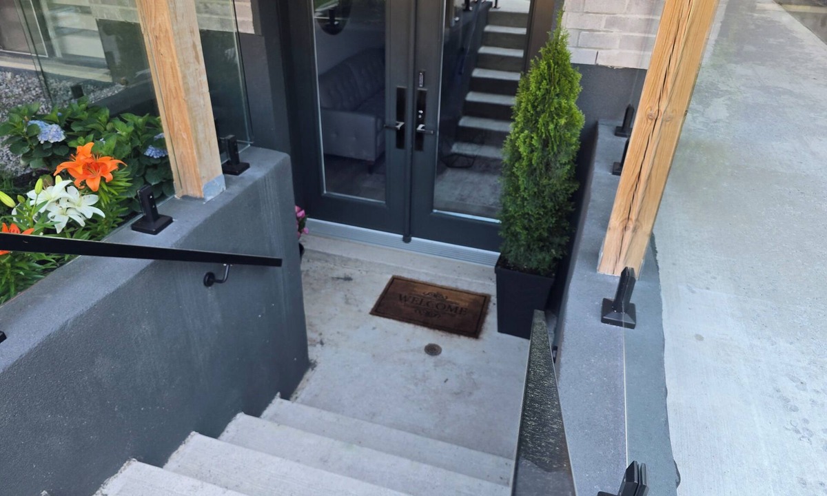 Birch Cliff Heights Apartment | Private 2 Bedroom Basement Apartment