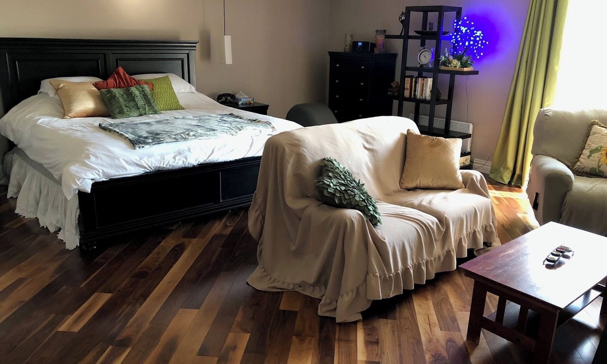 Quartier 4-3 House | Private 2-Bedroom Bungalow with Hot Tub near Old Québec