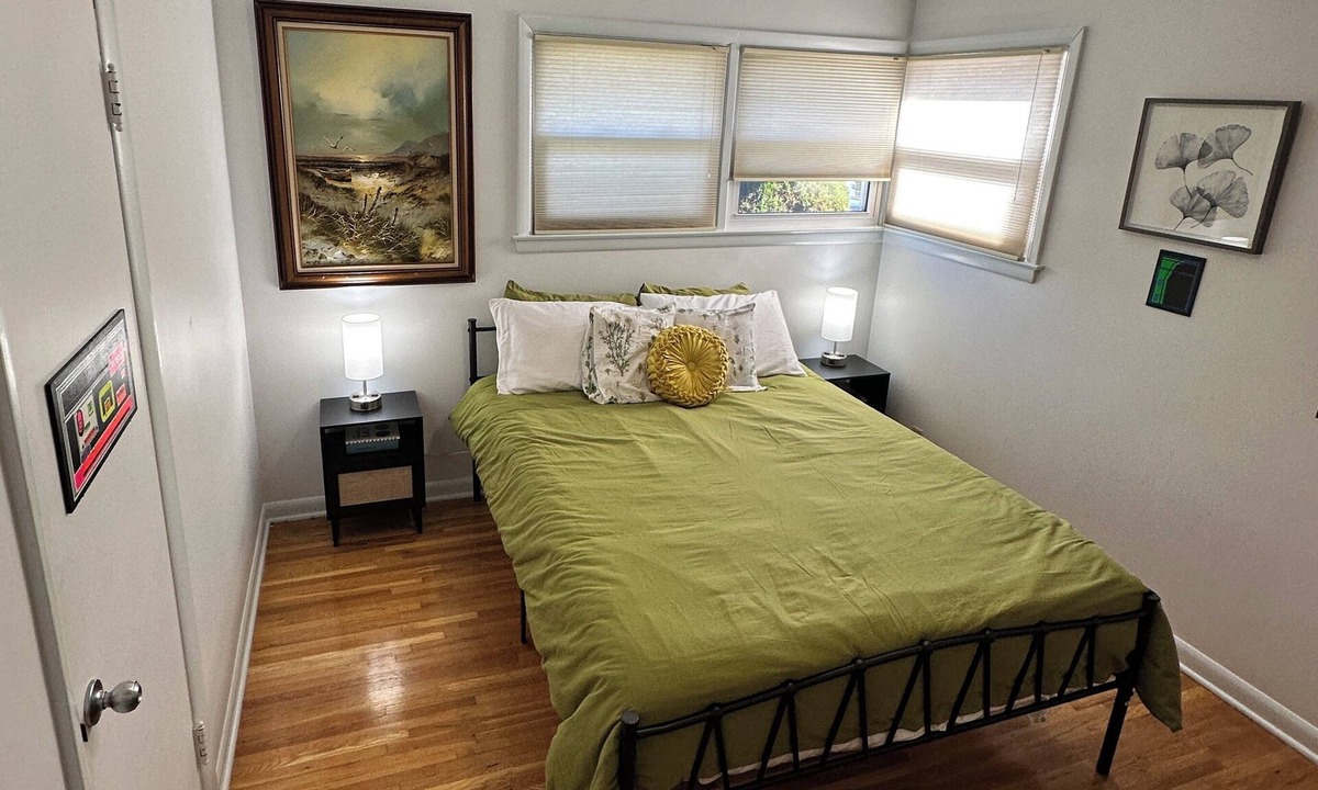 Windsor House | Private 3BR Main Floor Suite by Airport, Border, St. Clair College | sleeps 5