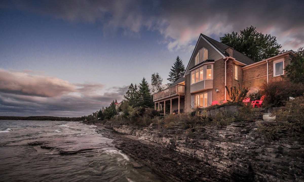 Lion's Head Cottage | Private 3BR Waterfront Escape