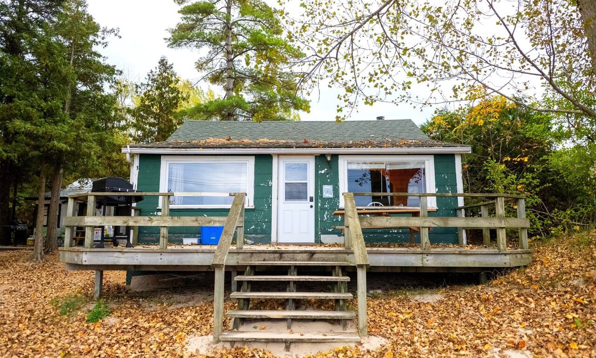 Sauble Beach Cottage | Private Beach Front - Cottage 1