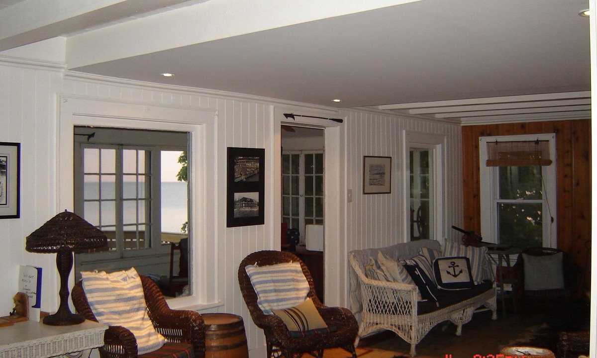 Fort Erie House | Private Beachfront Home on shores of Lake Erie