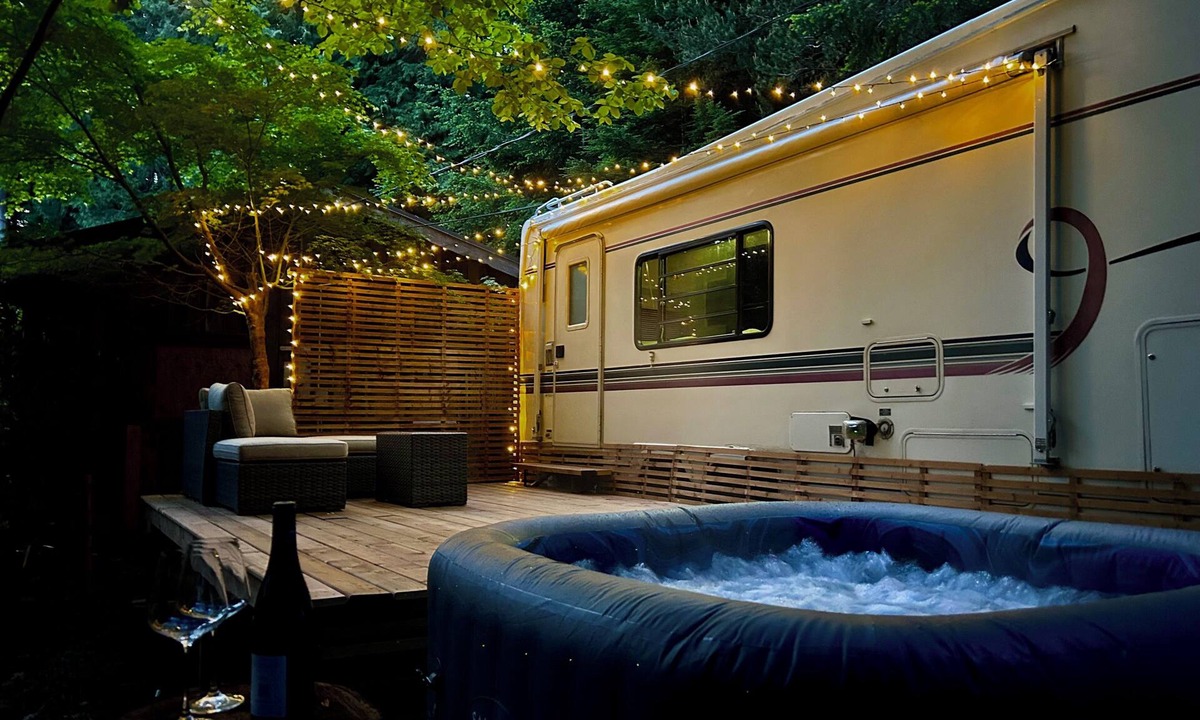 Roberts Creek House | Private Forest Retreat + Hot Tub