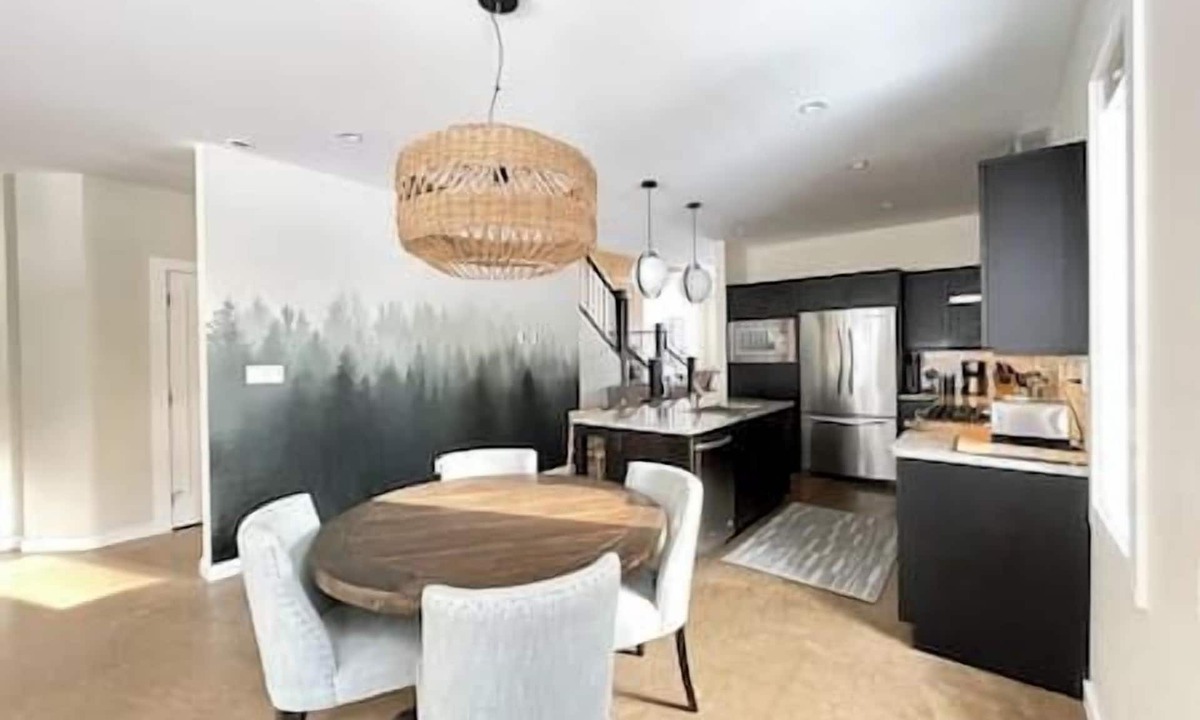 Fernie House | Private Hot tub/Spacious Retreat/Walk Downtown