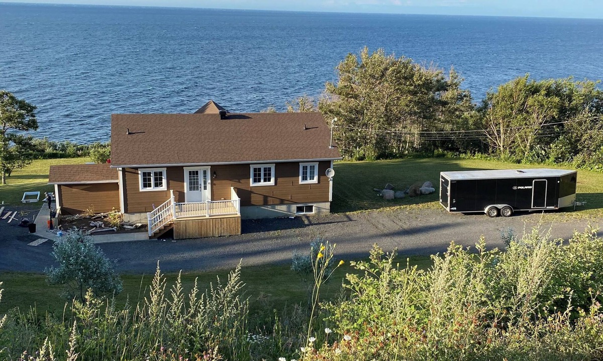 Saint-Maxime-du-Mont-Louis House | Private House with a breathtaking cliffside view of the Saint Laurence river.
