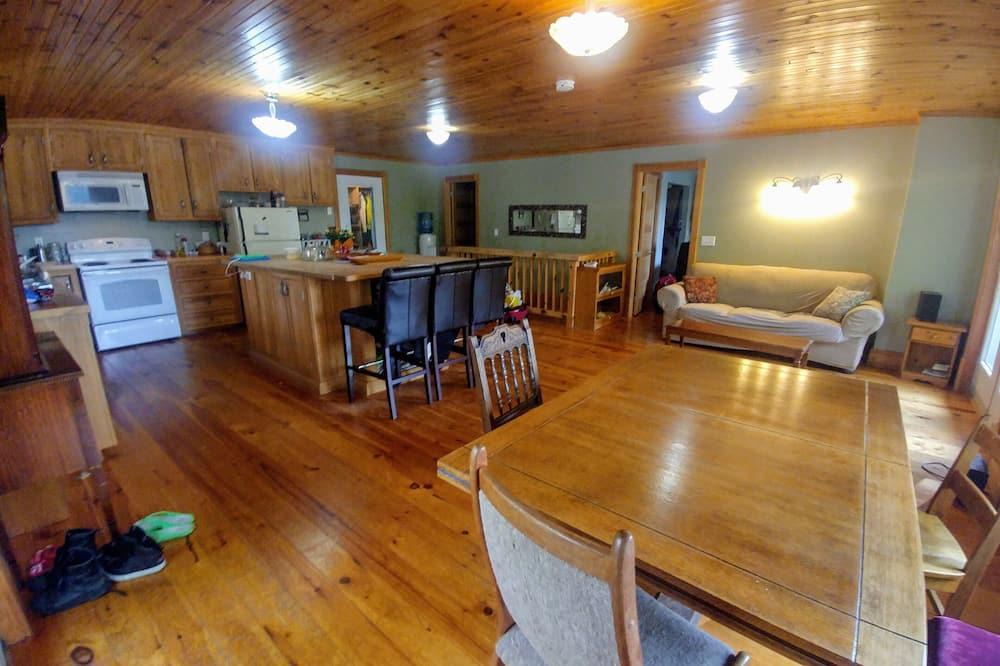 Frontenac House | Private lake in the woods