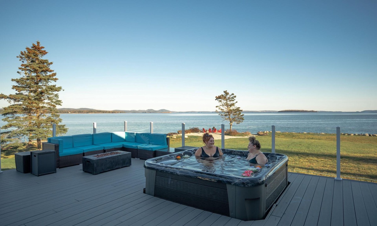 St. Andrews Cottage | Private Luxury Oceanfront Cottage near St. Andrews w/hot tub & pool