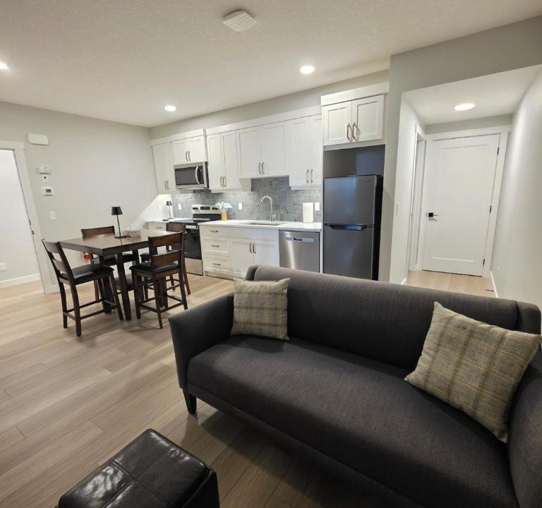 Southeast Calgary Apartment | Private Luxury Retreat - King Bed - Full Kitchen