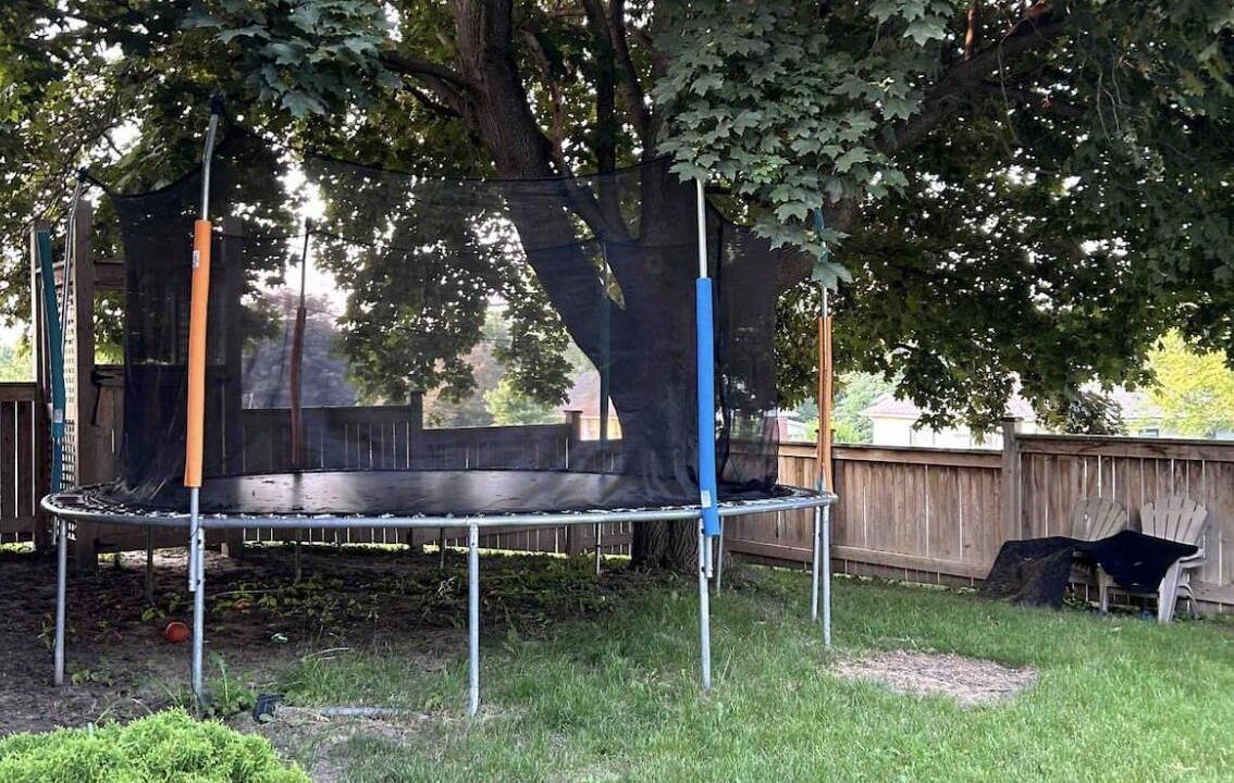 York Regional Municipality Apartment | Private recreational basement in Holland Landing